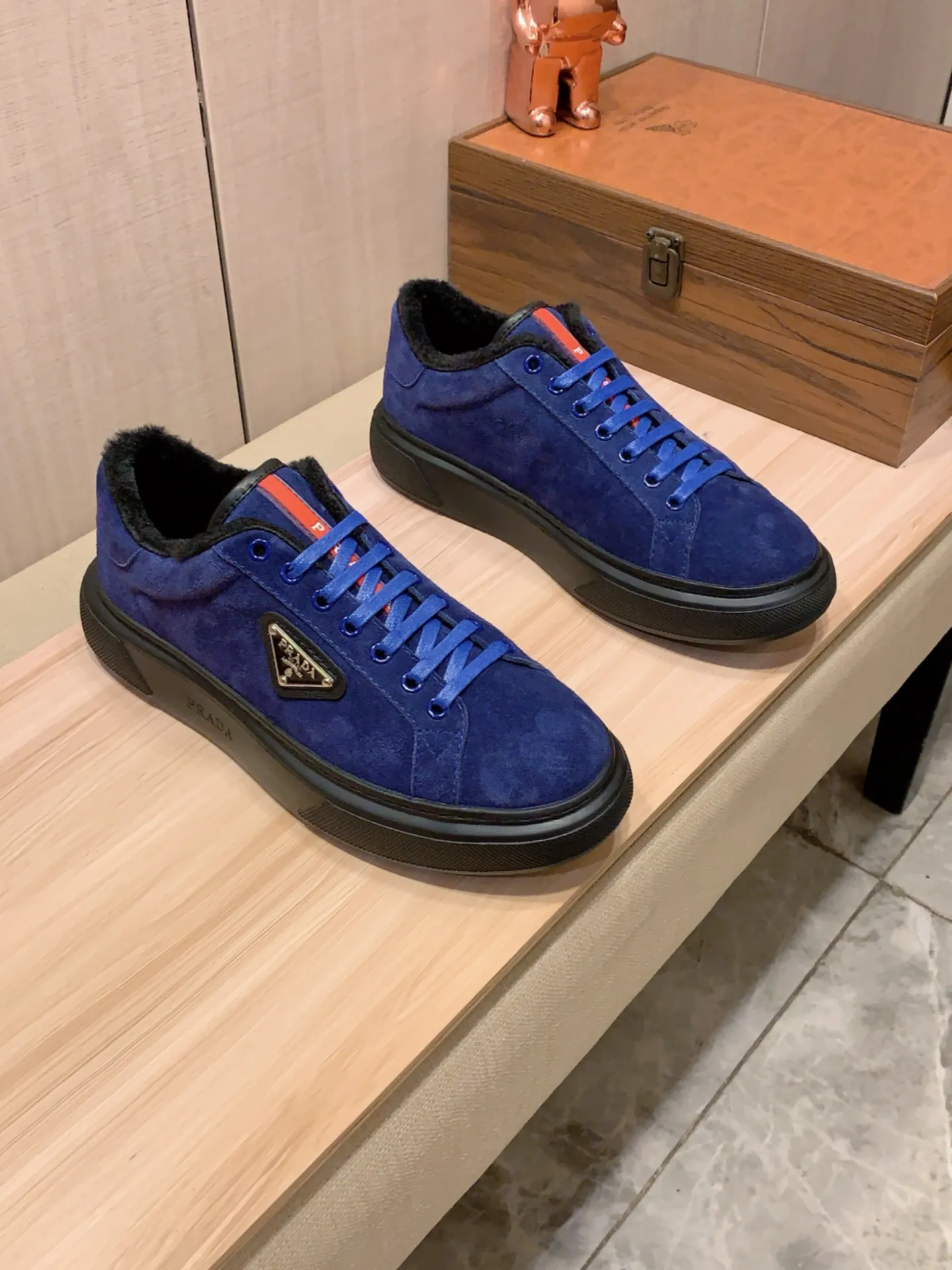 Warm new model: Factory price: 460💰💰🎩🎩[Lightning][Lightning] "Prada Men's Shoes💰pRADA*" The latest and most popular casual shoes, top brand [seduce] luxury~purchase, top~quality. [Strong] The upper is made of imported breathable anti-wear material ➕ Breathable simulated fur feet (•) with fine workmanship. The original stylish and stylish soft rubber wear-resistant and non-slip outsole is light and comfortable on the feet. The real thing looks better when photographed in person. 0186: code: 38-44, 4️⃣ colors selected